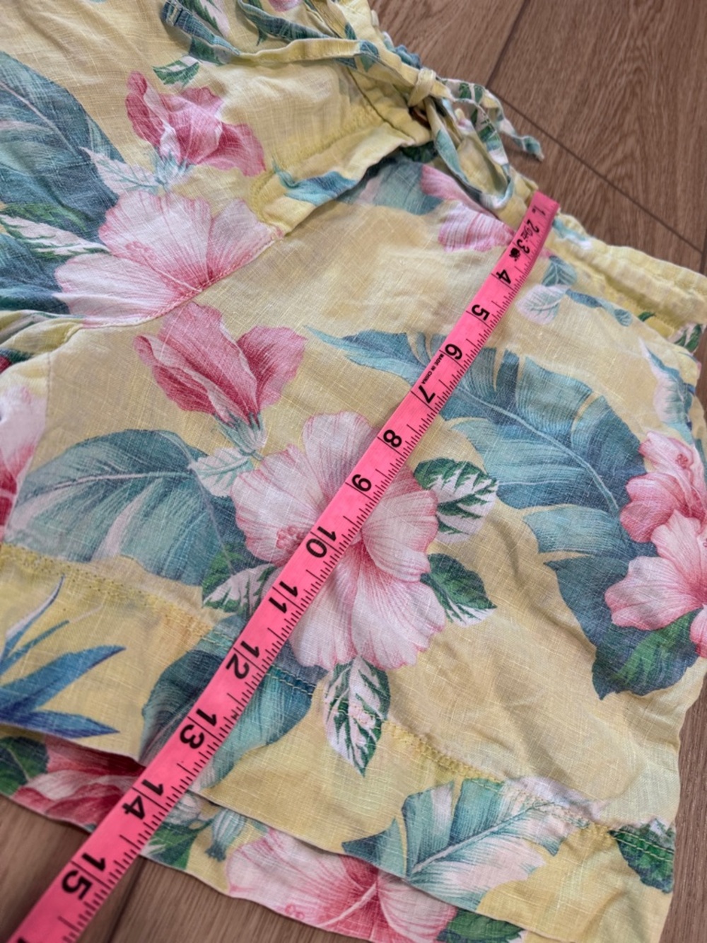 Tommy Bahama Linen Floral Cargo Shorts Sz M Butter Yellow Beachy Resortwear - Picture 7 of 10